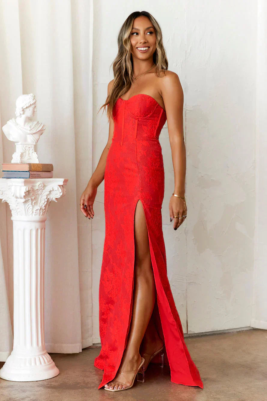 Dear Emilia Amazing The Crowd Maxi Dress Red
