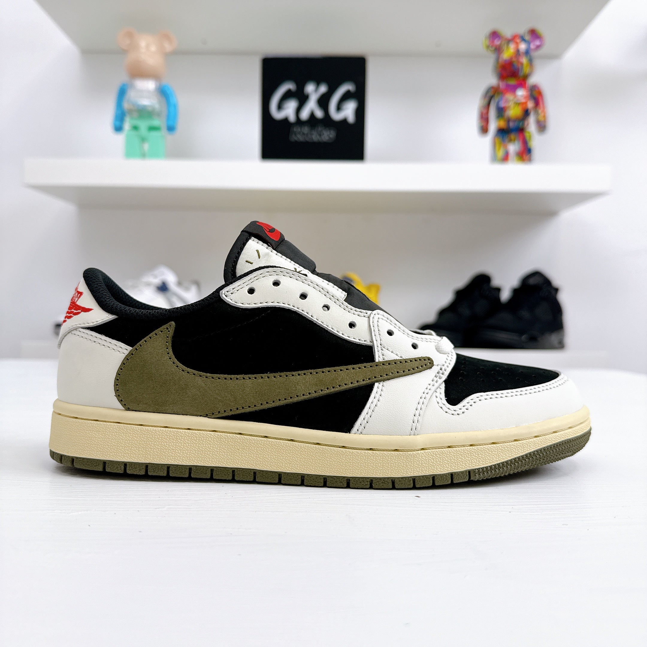 AJ1 Low Travis Scott  Medium Olive (WMNS)