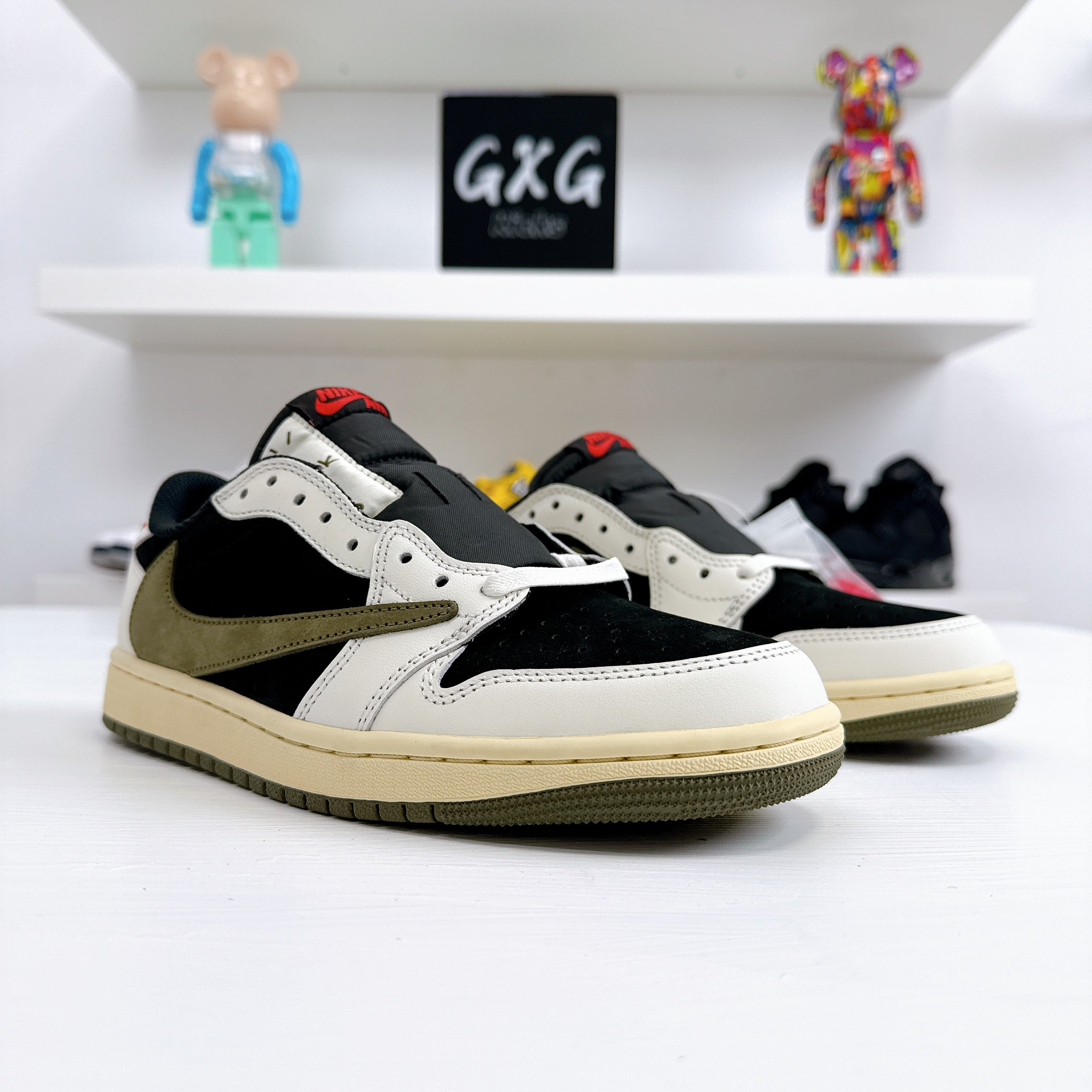 AJ1 Low Travis Scott  Medium Olive (WMNS)