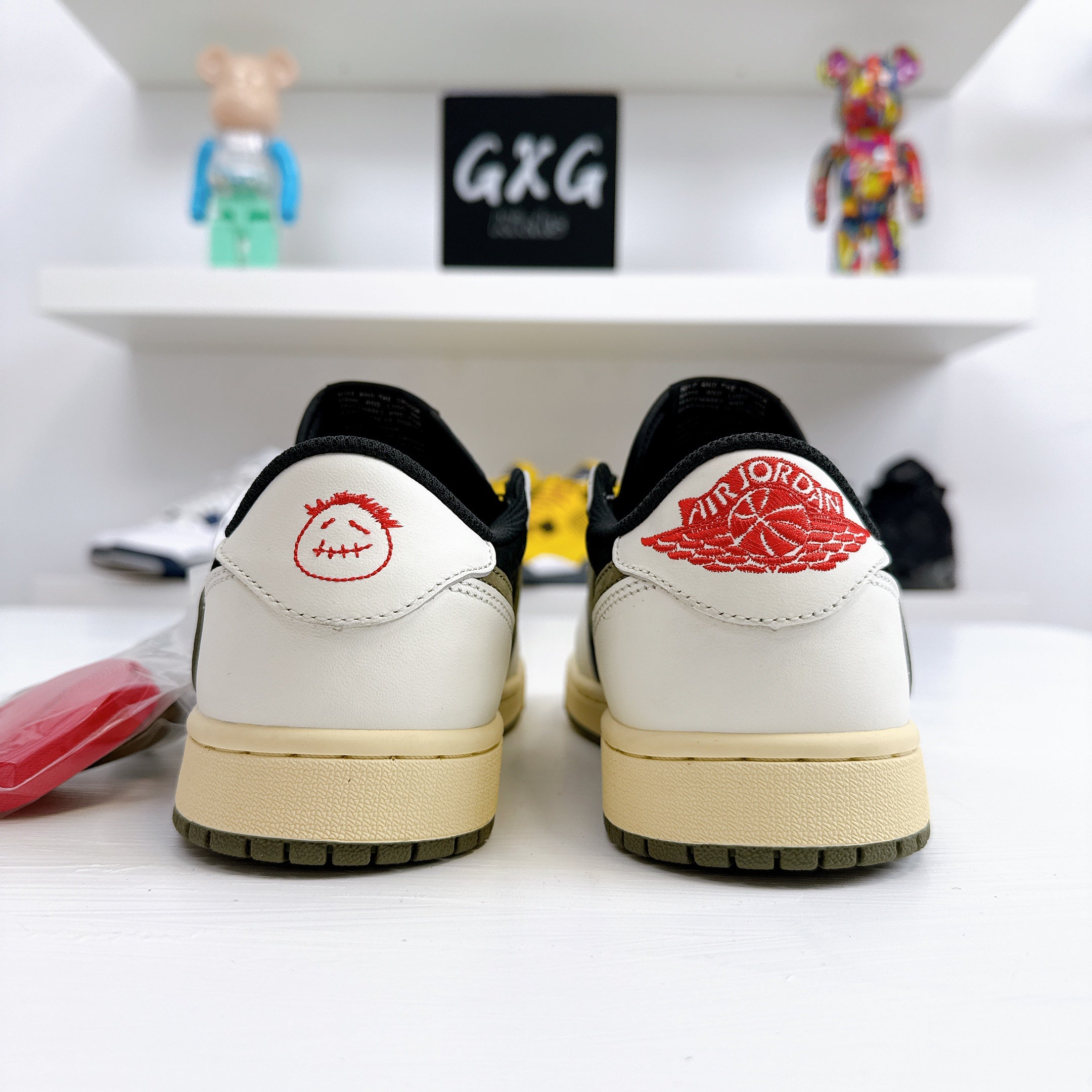 AJ1 Low Travis Scott  Medium Olive (WMNS)