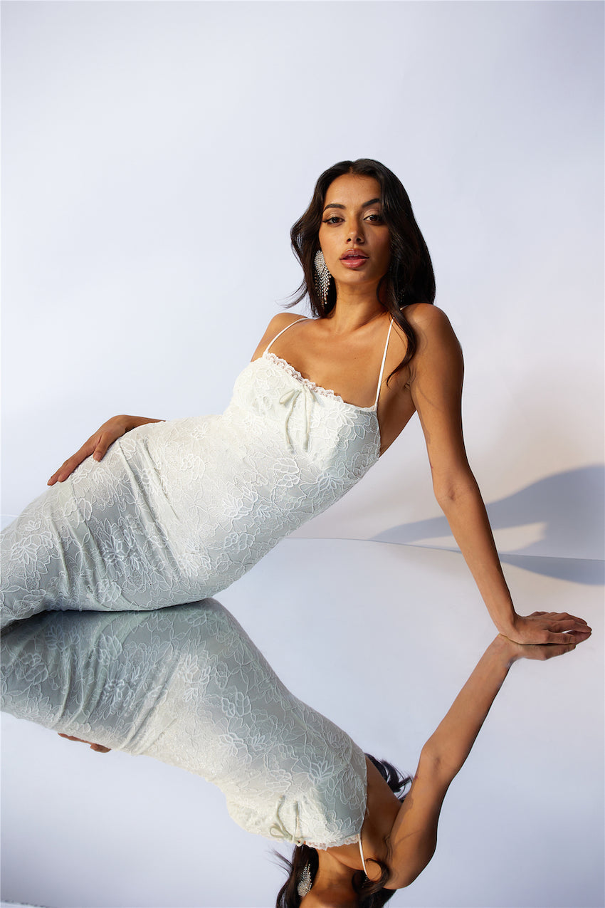 Style Sleek Lace Midi Dress White