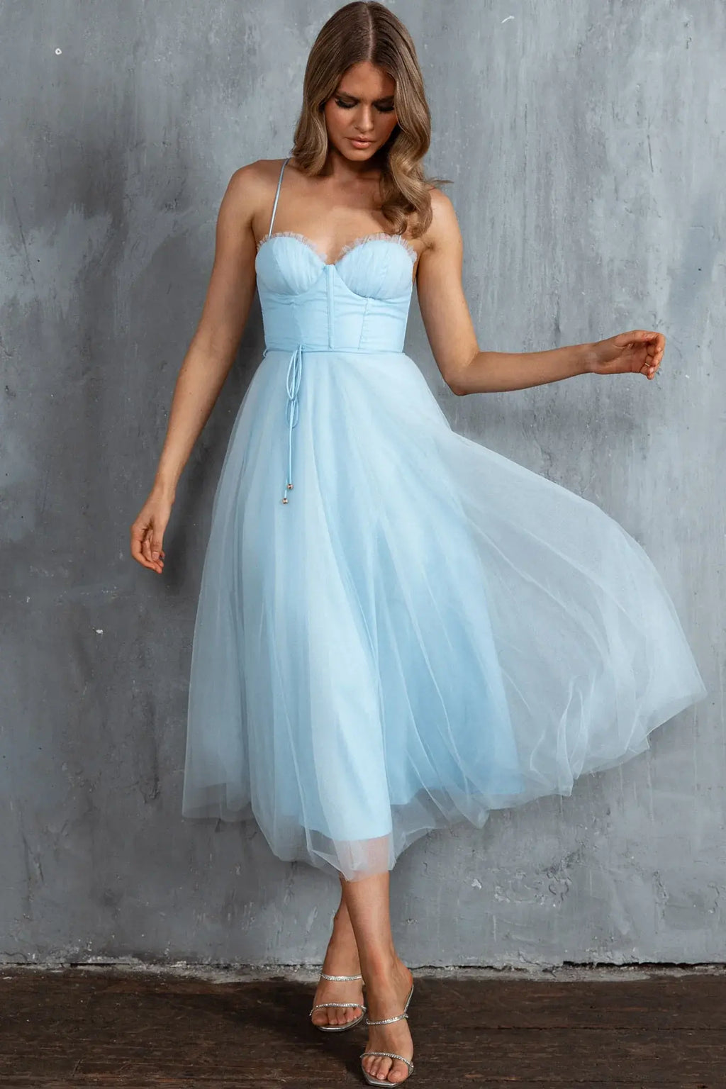 Smitten Sweetheart Neckline Chiffon Midi Dress Blue