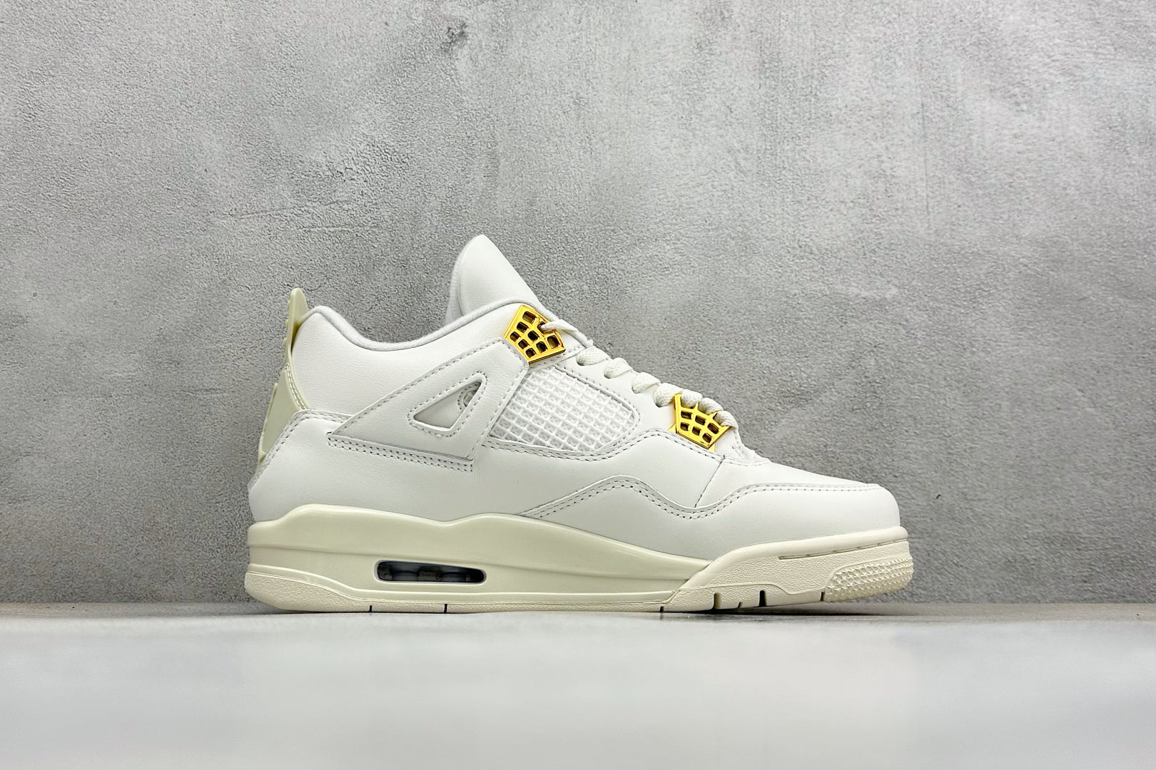 Air Jordan 4 Retro ‘Metallic Gold’ Women's (2024)