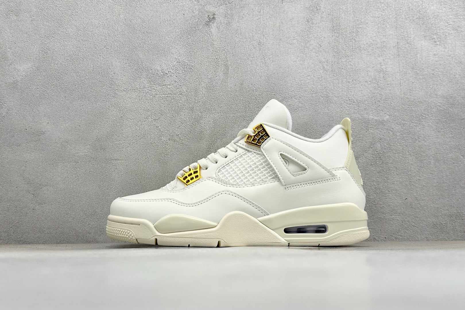 Air Jordan 4 Retro ‘Metallic Gold’ Women's (2024)